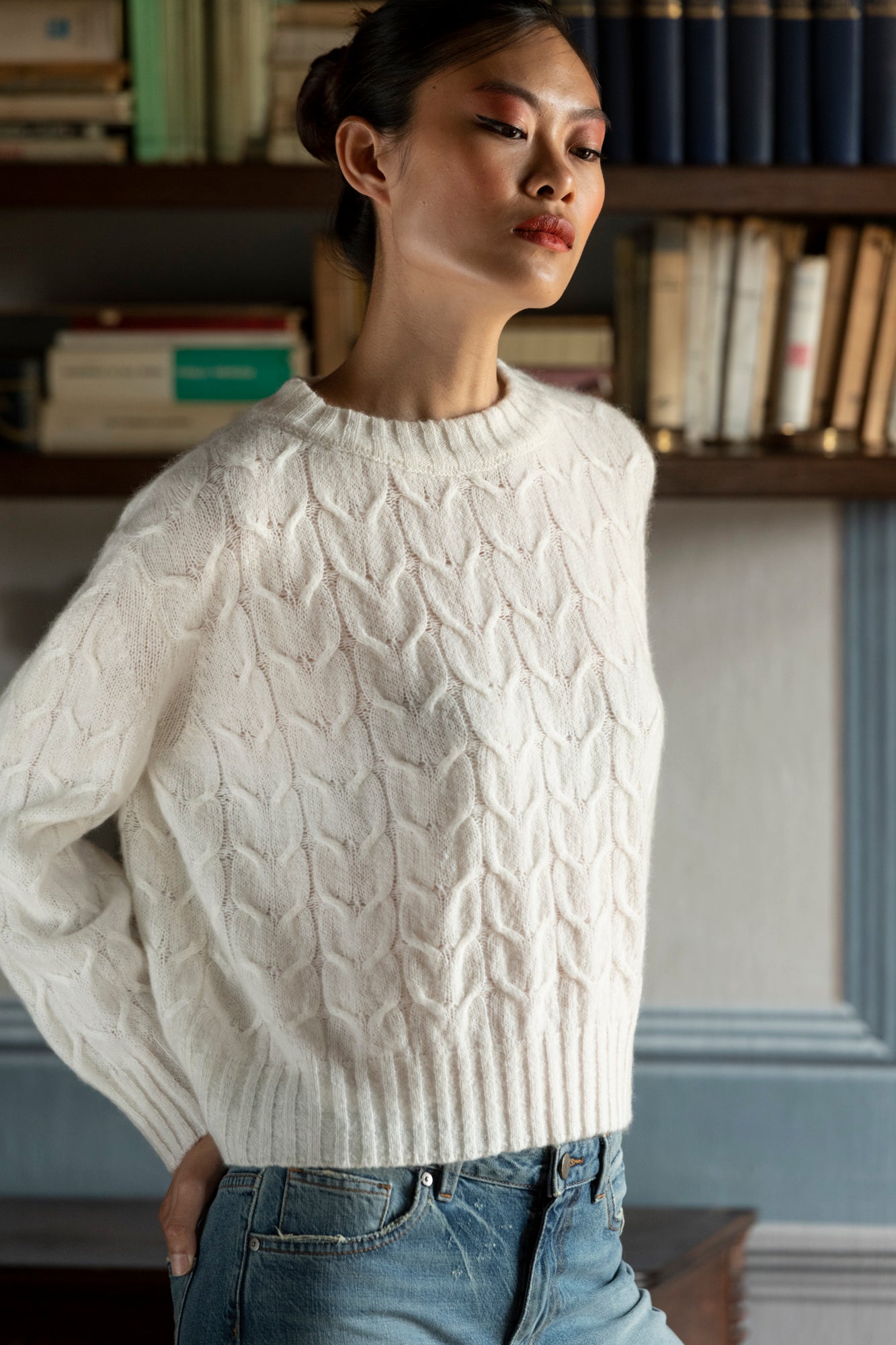 BOAT NECKLINE WITH CASHMERE AND SILK BRAIDS